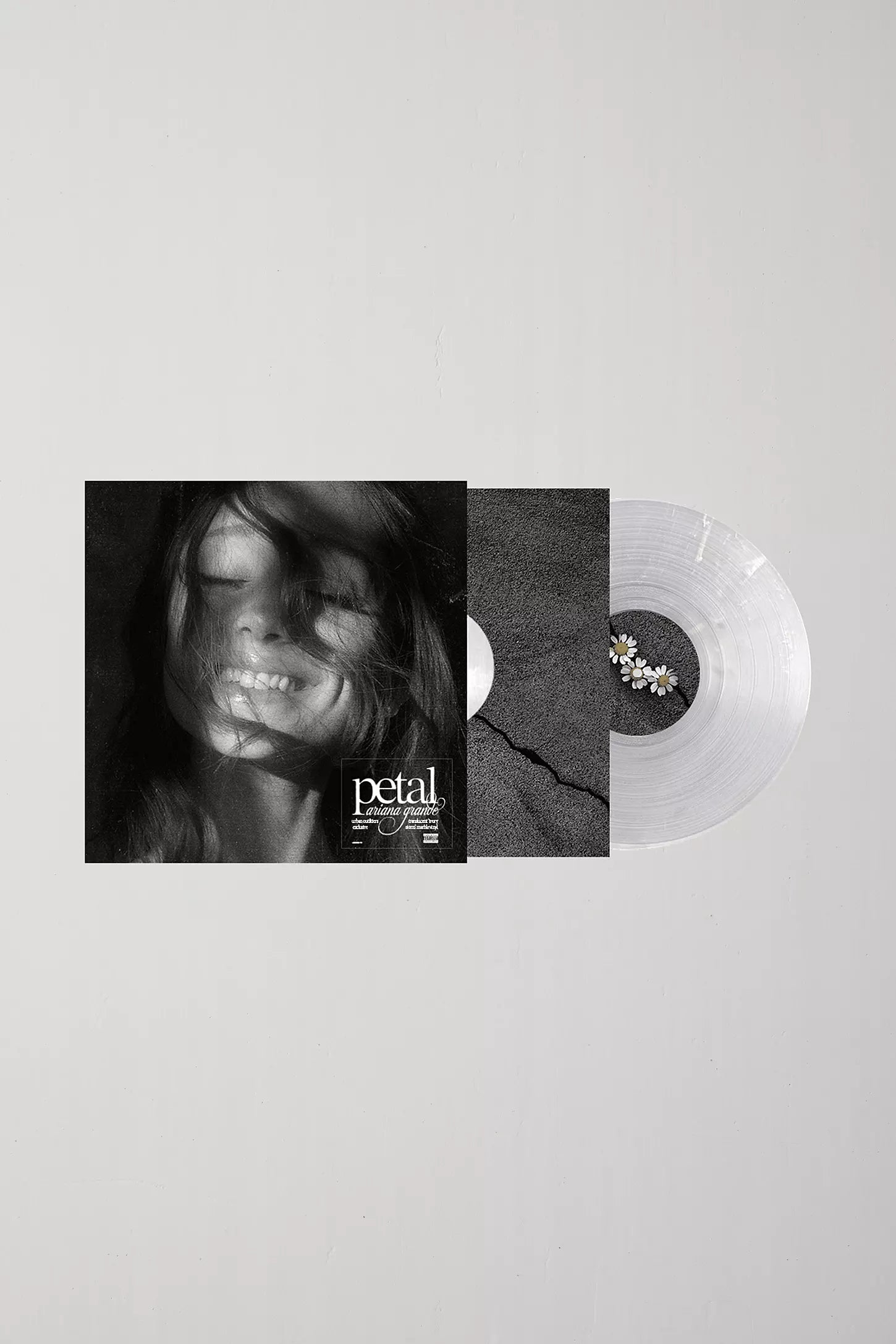 Ariana Grande - petal UO Exclusive LP NudeFace Chile