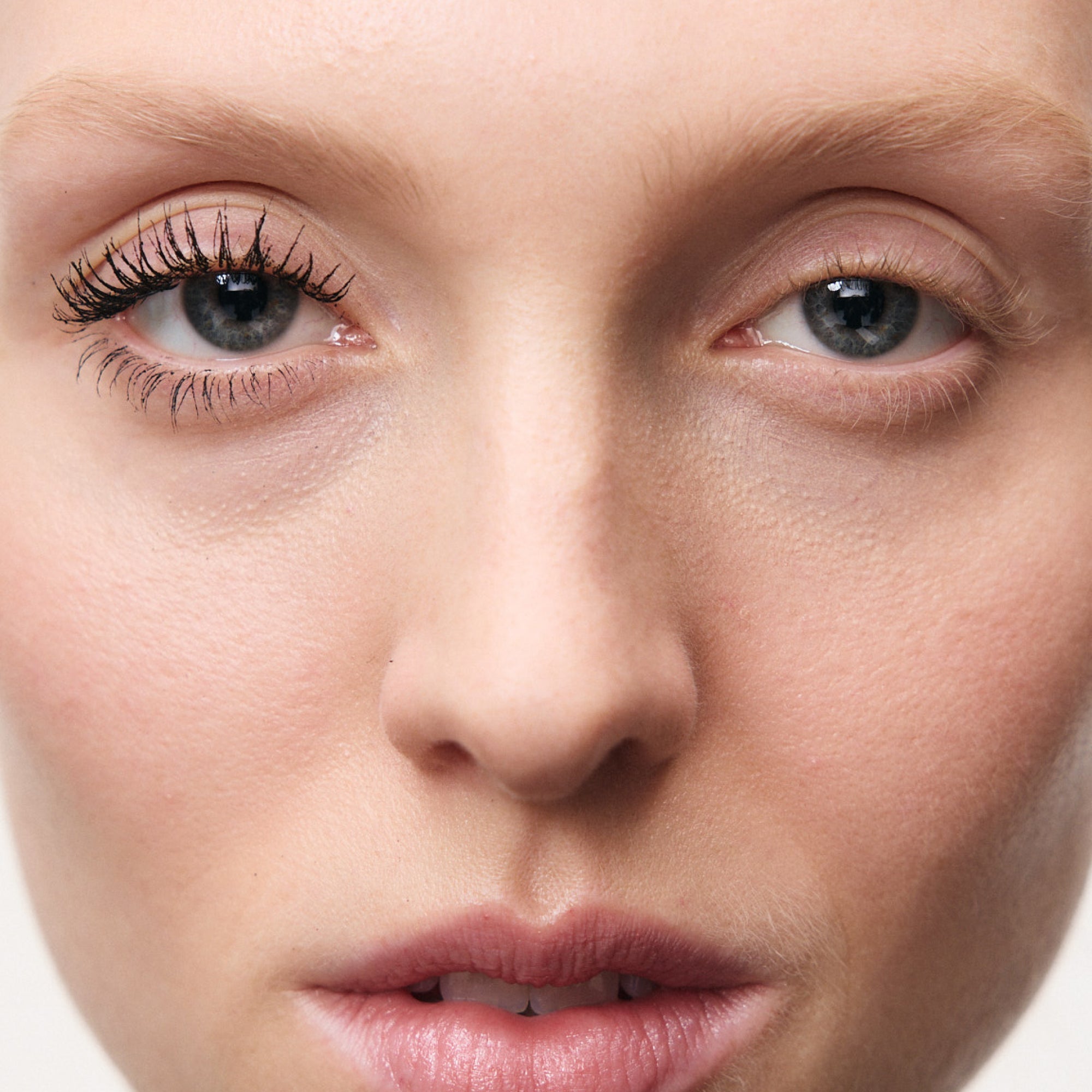 Clean Volume Volumizing Tubing Mascara NudeFace Chile