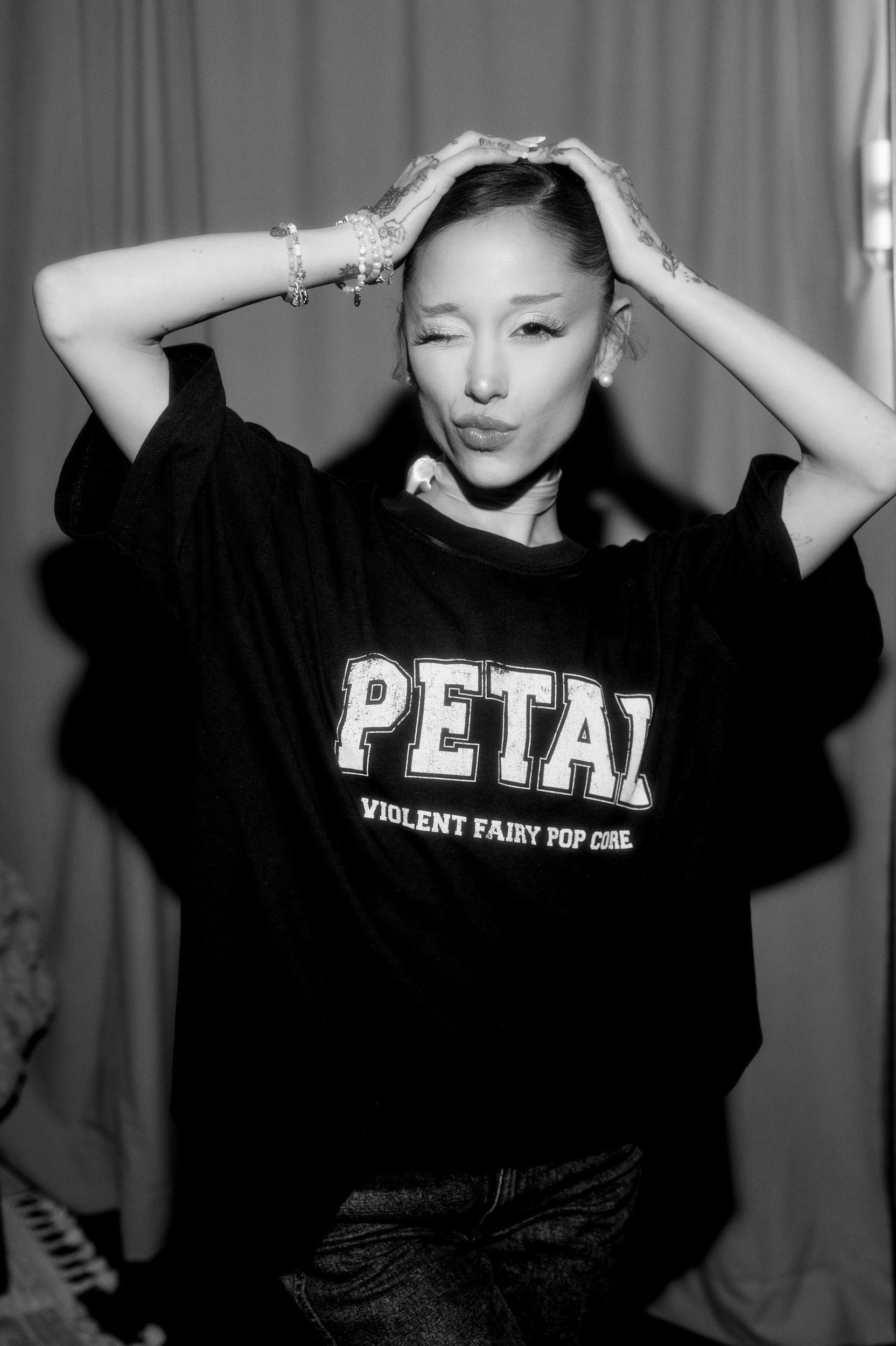petal core t-shirt (black) NudeFace Chile