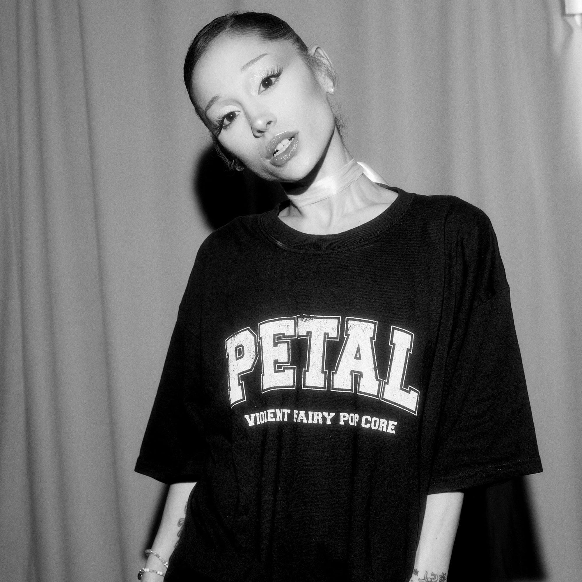 petal core t-shirt (black) NudeFace Chile