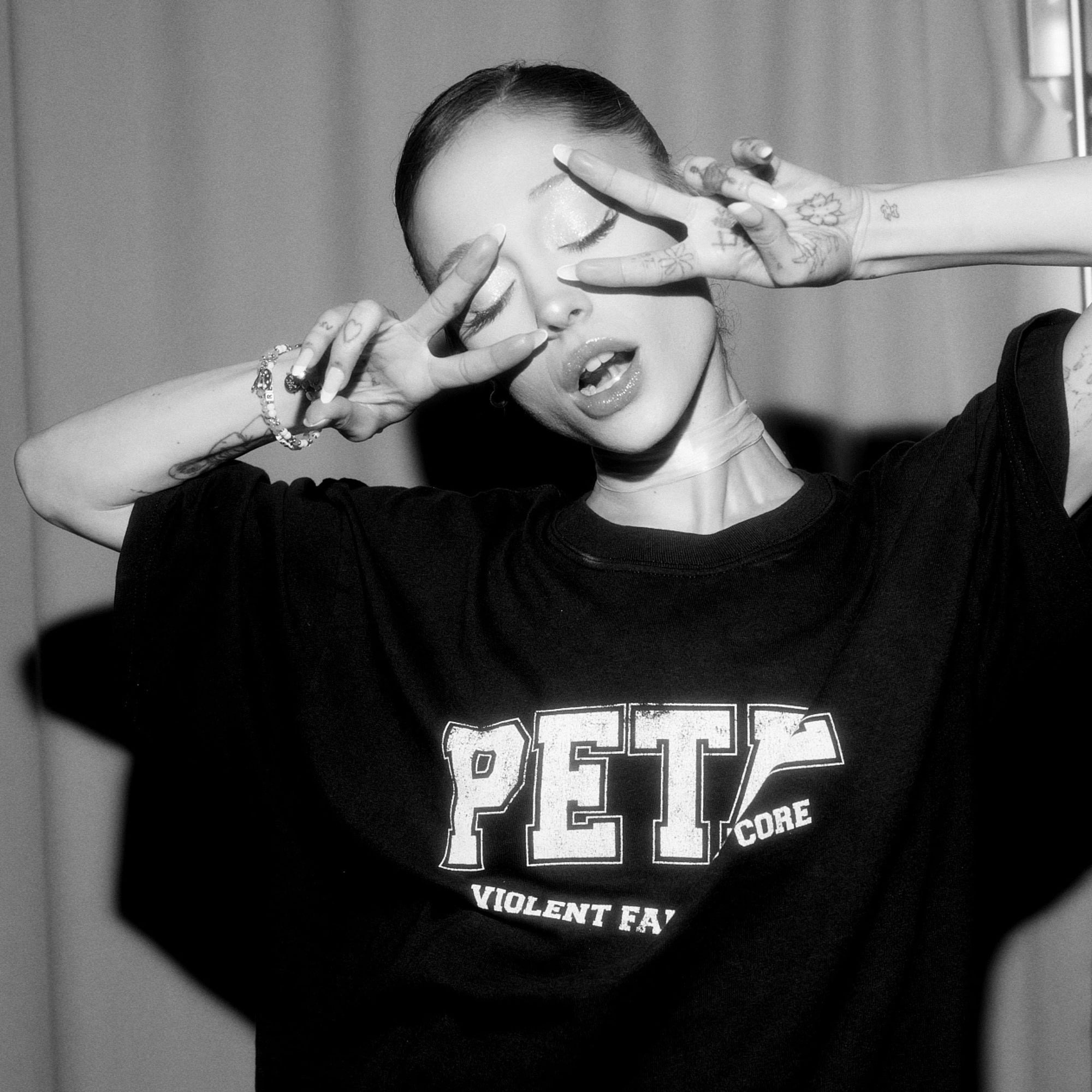 petal core t-shirt (black) NudeFace Chile