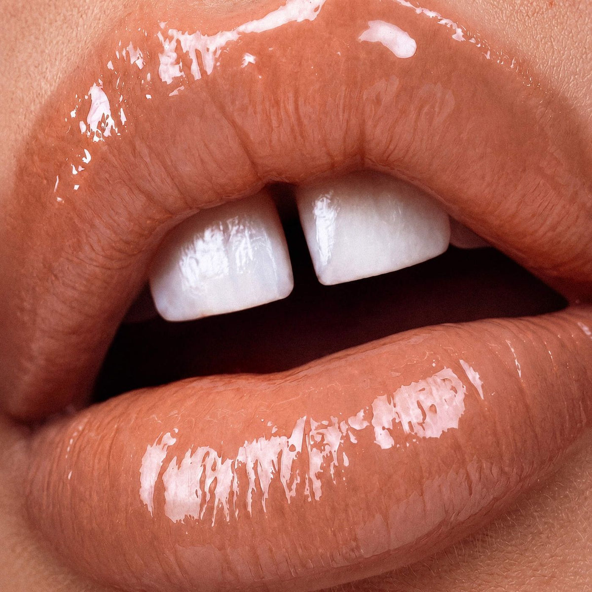 Le Chouchou Exfoliating + Softening Peptide Lip Balm NudeFace Chile
